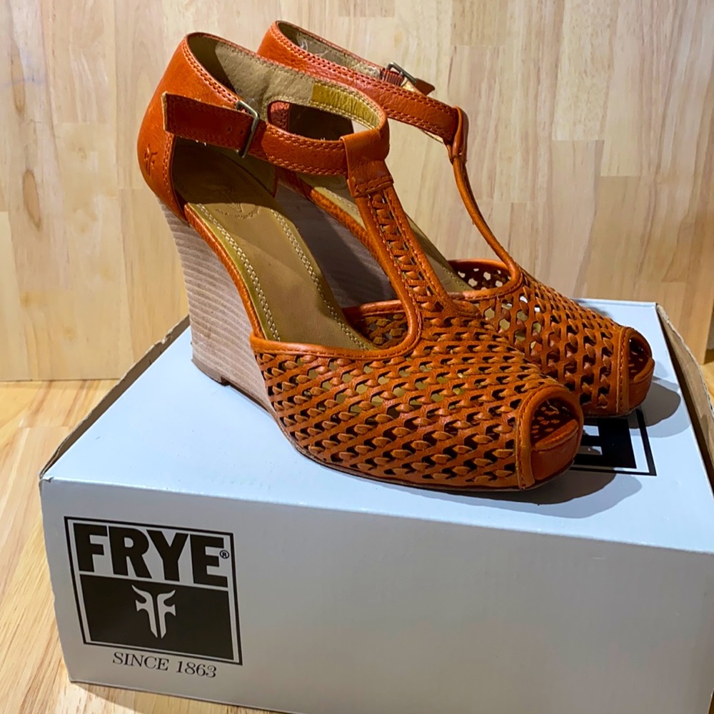 Frye Gwen Woven strap wedge in tomato red